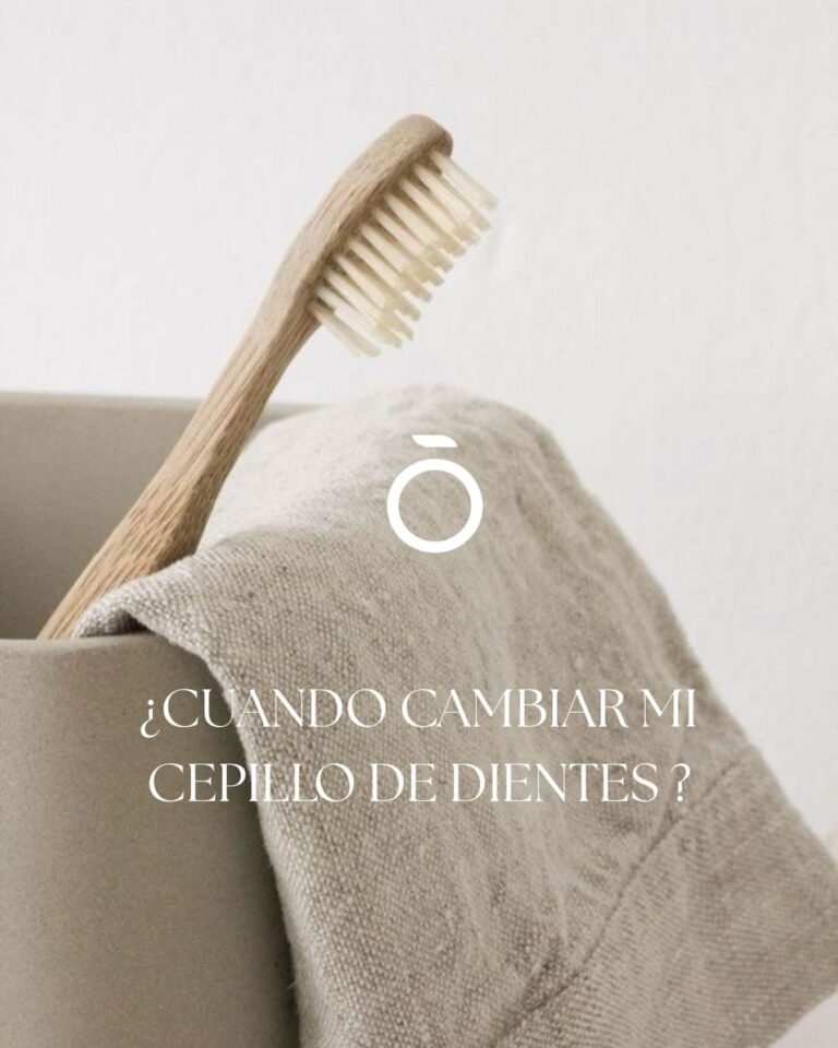 Instagram post from roaclinica. This post is in position 1.